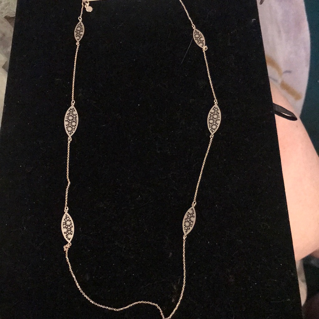 Lc Lauren Conrad Gold Design Leaves 8$